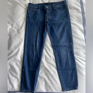 J Brand Size 31 Mid-rise, cropped stretchy jeans